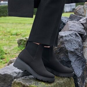 New in Box Vivaia Round-Toe Platform Chunky Wedge Boots Everly Size 39